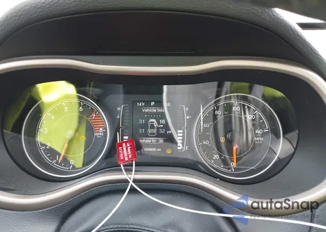 2016 Jeep Cherokee Latitude z USA, uszkodzony, nr VIN 1C4PJMCS4GW119922